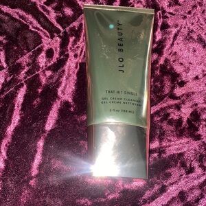 JLo Beauty Gel Creme Cleanser